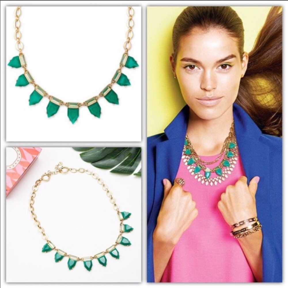 Green Stella and Dot necklace